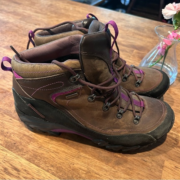 Merrell Chameleon Arc Rival waterproof Women's Brown Hiking Boots purple size 10 - Picture 1 of 12